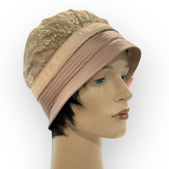 Bespoke Anna Chocola Ines Cloche - Picture 7 of 14